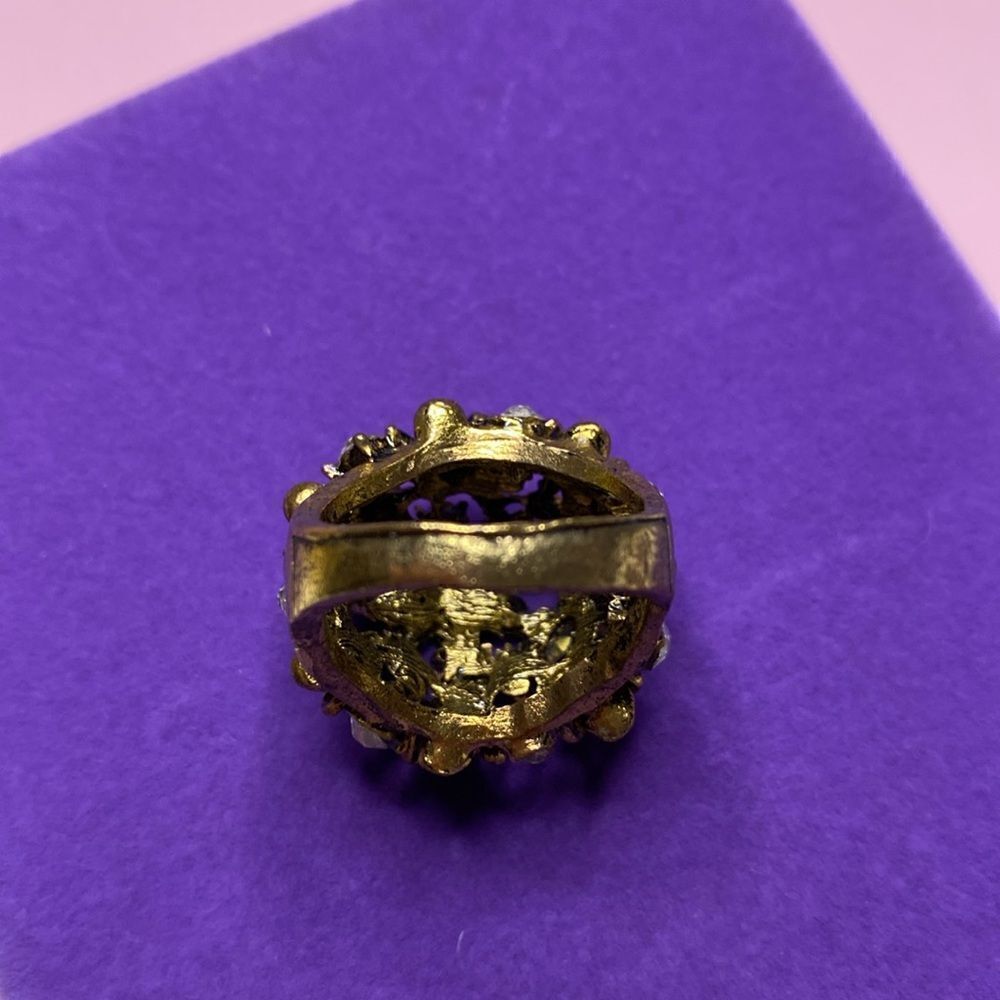 💛 Classic Flower & Crystal Statement Ring - Picture 6 of 6
